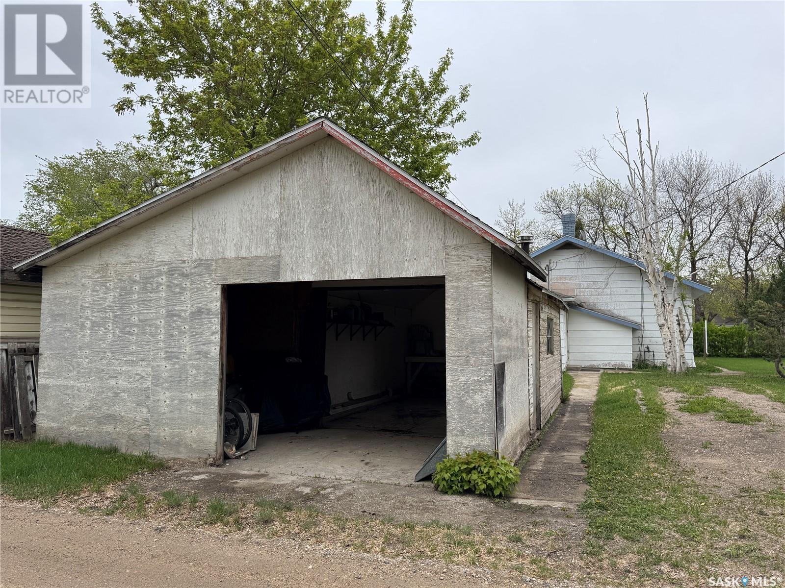 407 1St Street E, Wynyard, SK - Outdoor