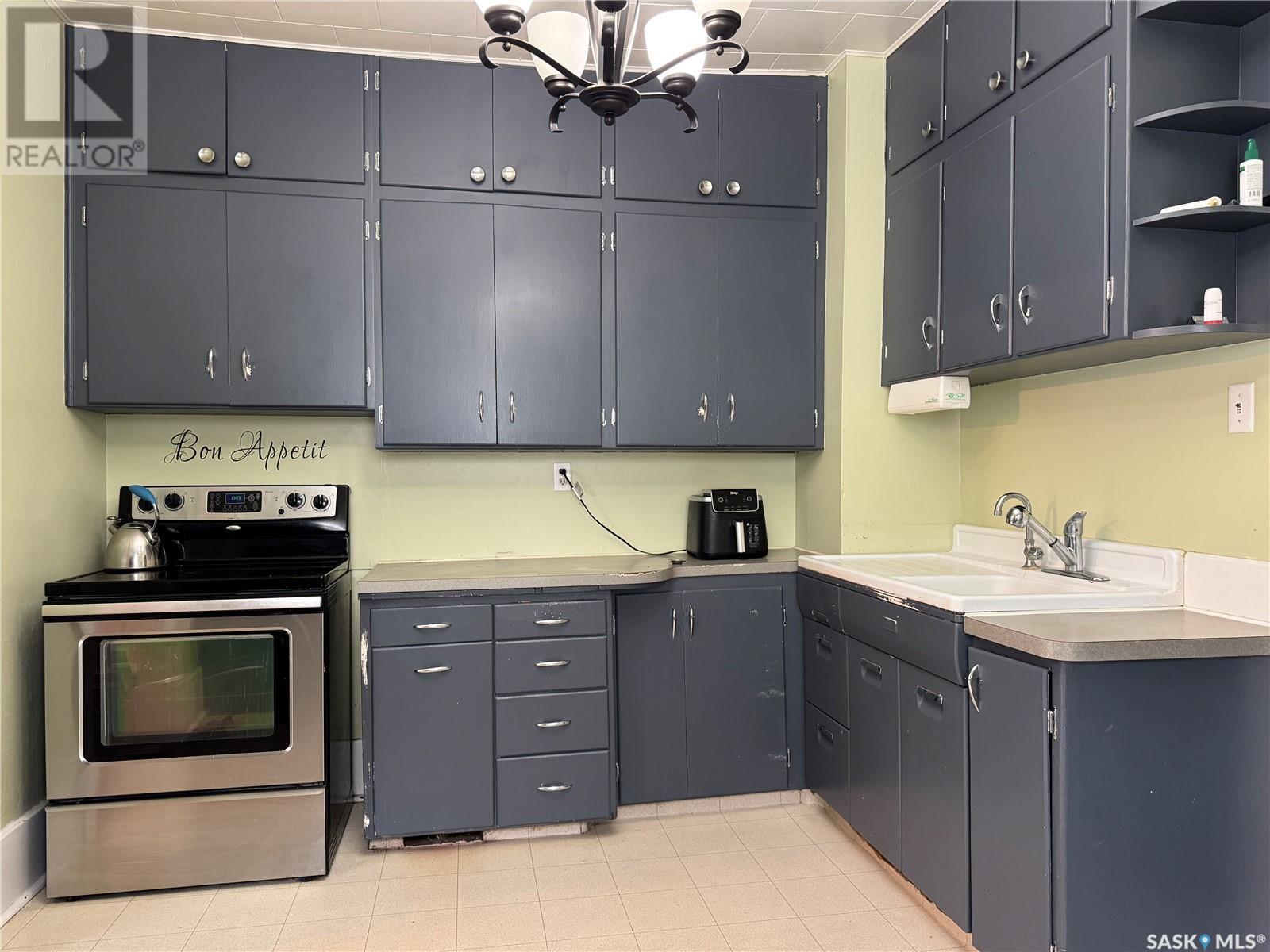 407 1St Street E, Wynyard, SK - Indoor Photo Showing Kitchen