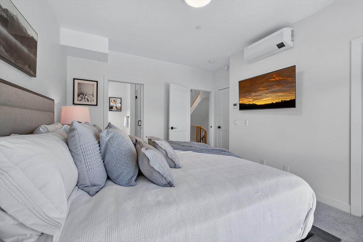 401-510 14Th Street, Invermere, BC - Indoor Photo Showing Bedroom