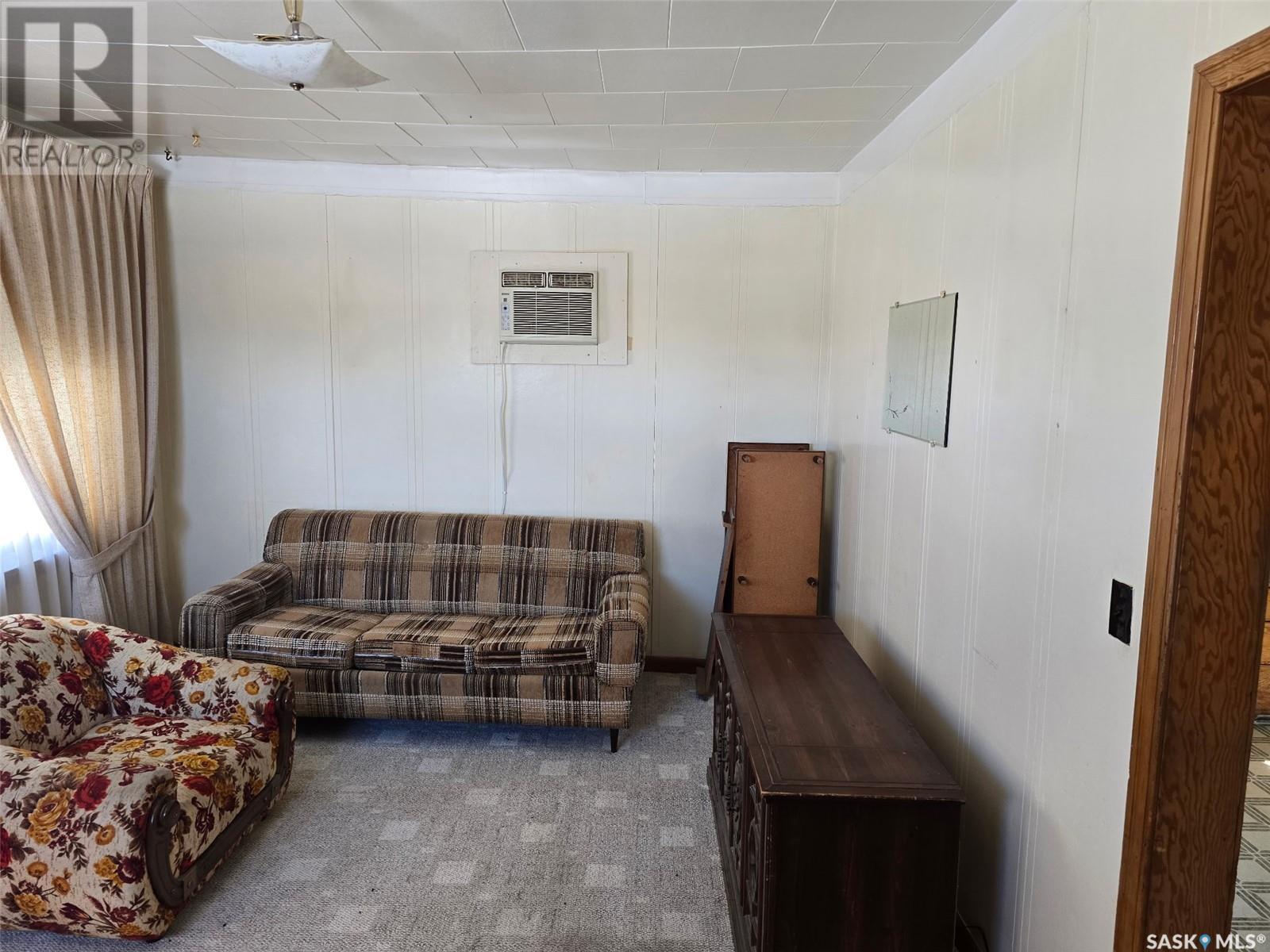 200 Railway Avenue N, Norquay, SK - Indoor