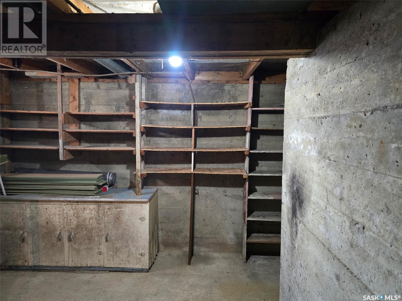 200 Railway Avenue N, Norquay, SK - Indoor