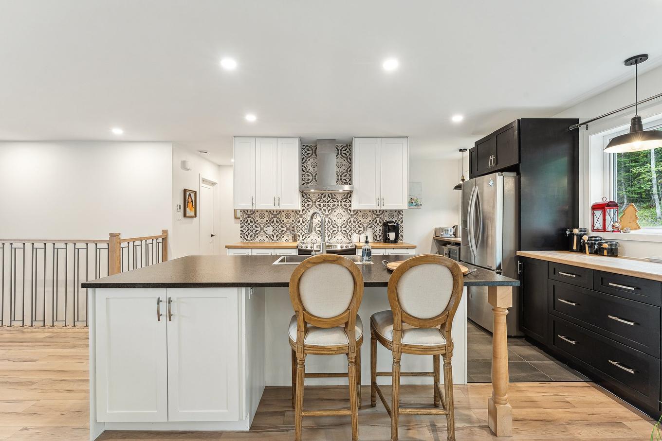 Cuisine - 657 Rue Bordeleau, Magog, QC - Indoor Photo Showing Kitchen With Upgraded Kitchen