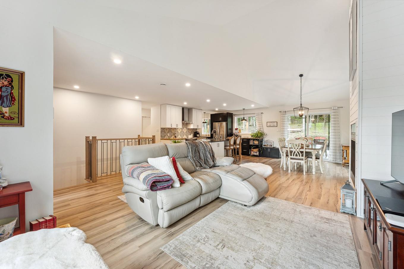 Salon - 657 Rue Bordeleau, Magog, QC - Indoor Photo Showing Living Room