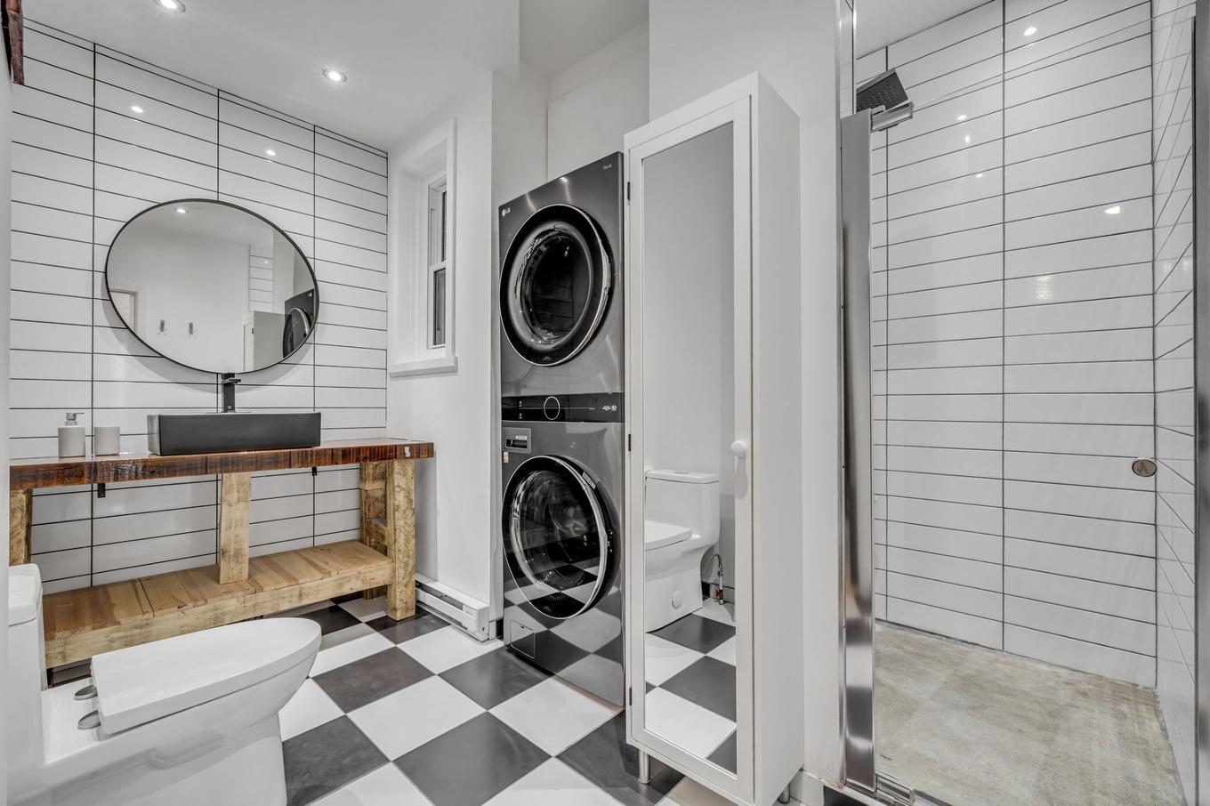 Bathroom - 333 11E Rue, Québec (La Cité-Limoilou), QC - Indoor Photo Showing Laundry Room