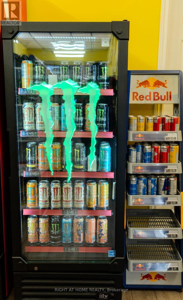 370 Bank Street, Ottawa, ON