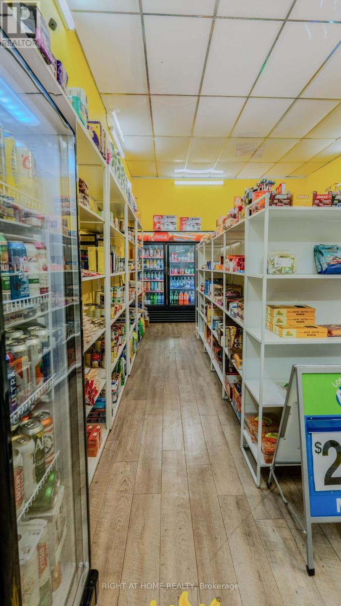 370 Bank Street, Ottawa, ON