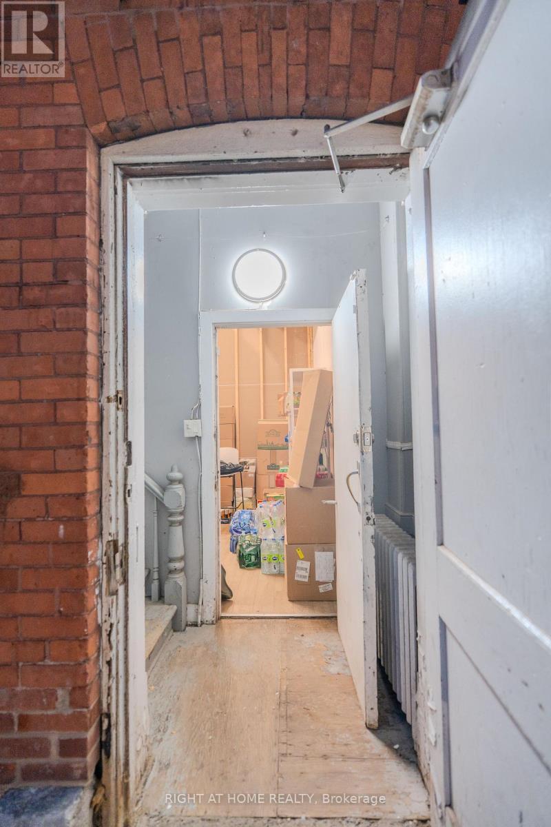 370 Bank Street, Ottawa, ON