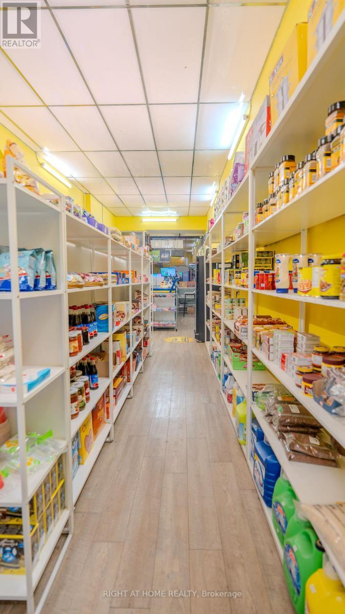 370 Bank Street, Ottawa, ON