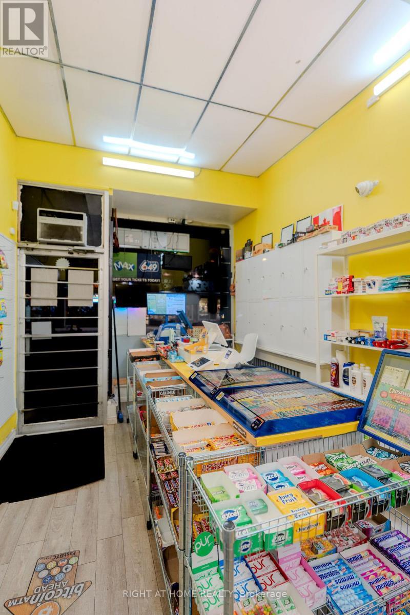 370 Bank Street, Ottawa, ON