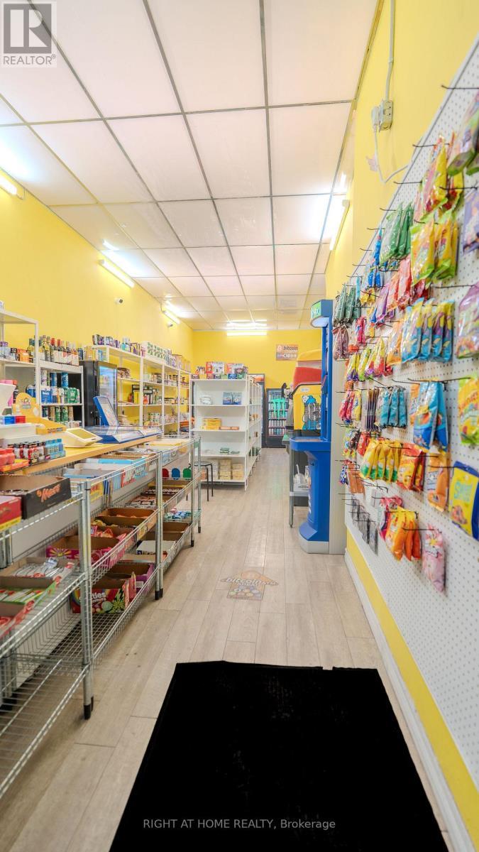 370 Bank Street, Ottawa, ON