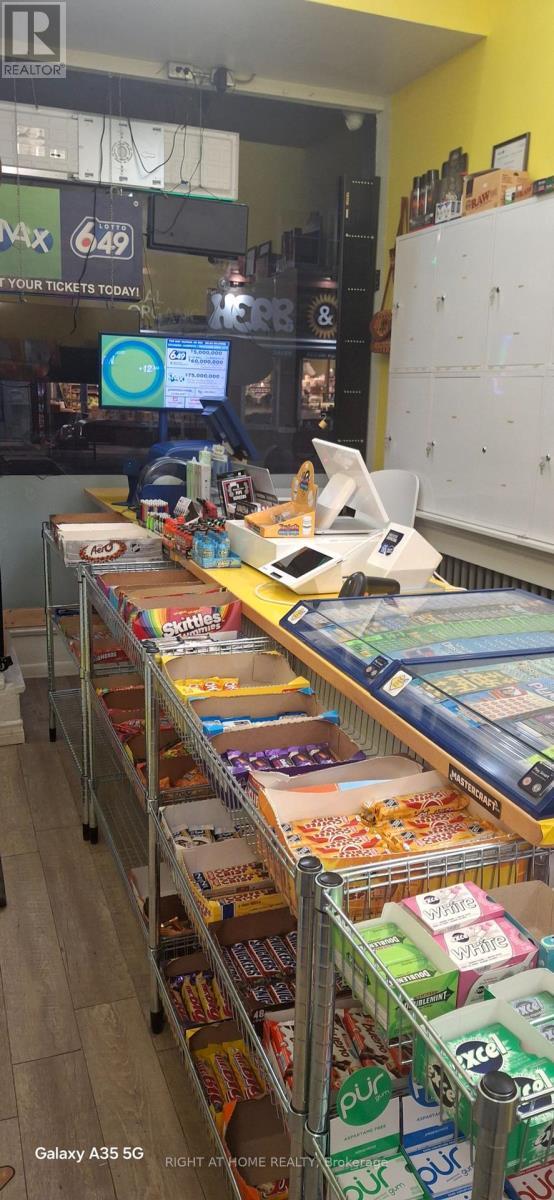 370 Bank Street, Ottawa, ON