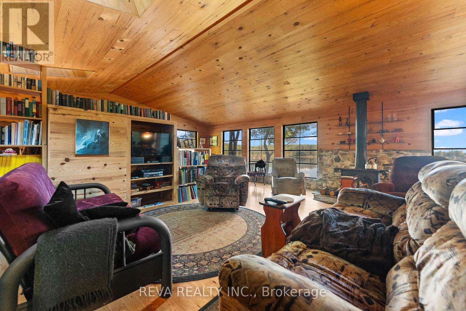 368 Addington Road, Addington Highlands (Addington Highlands), ON - Indoor Photo Showing Living Room