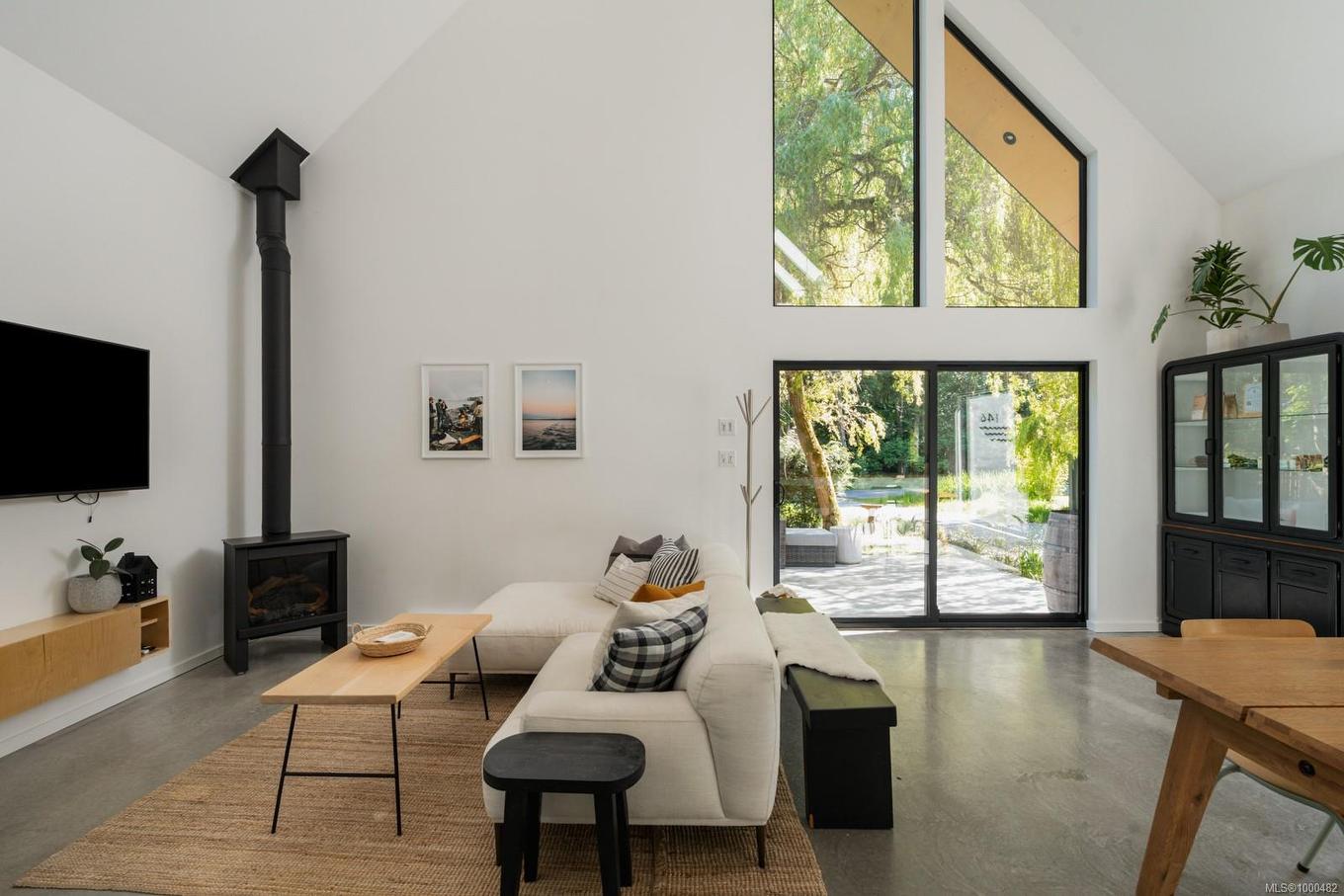 146 Menhinick Dr, Salt Spring, BC