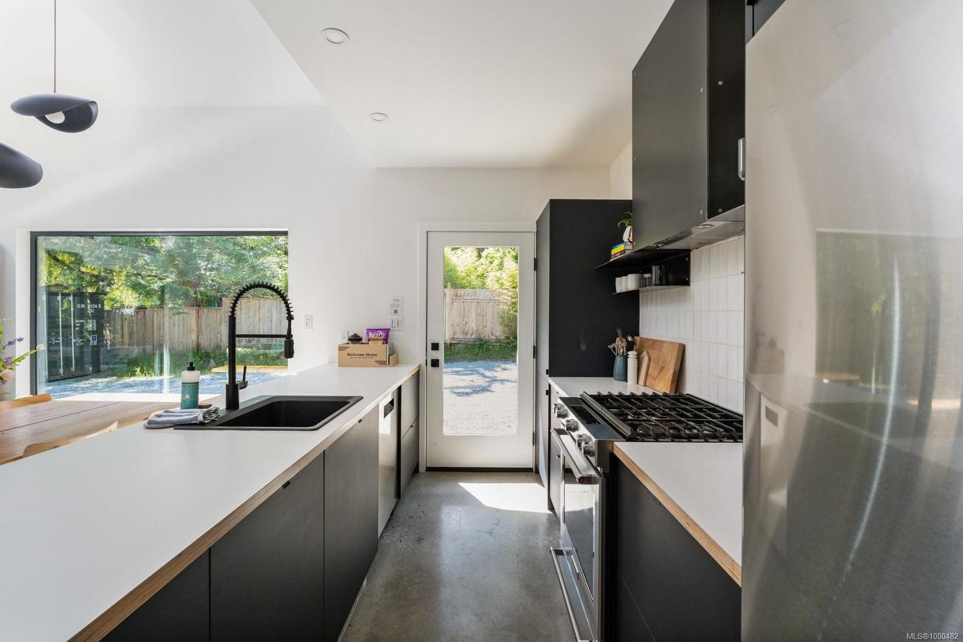 146 Menhinick Dr, Salt Spring, BC