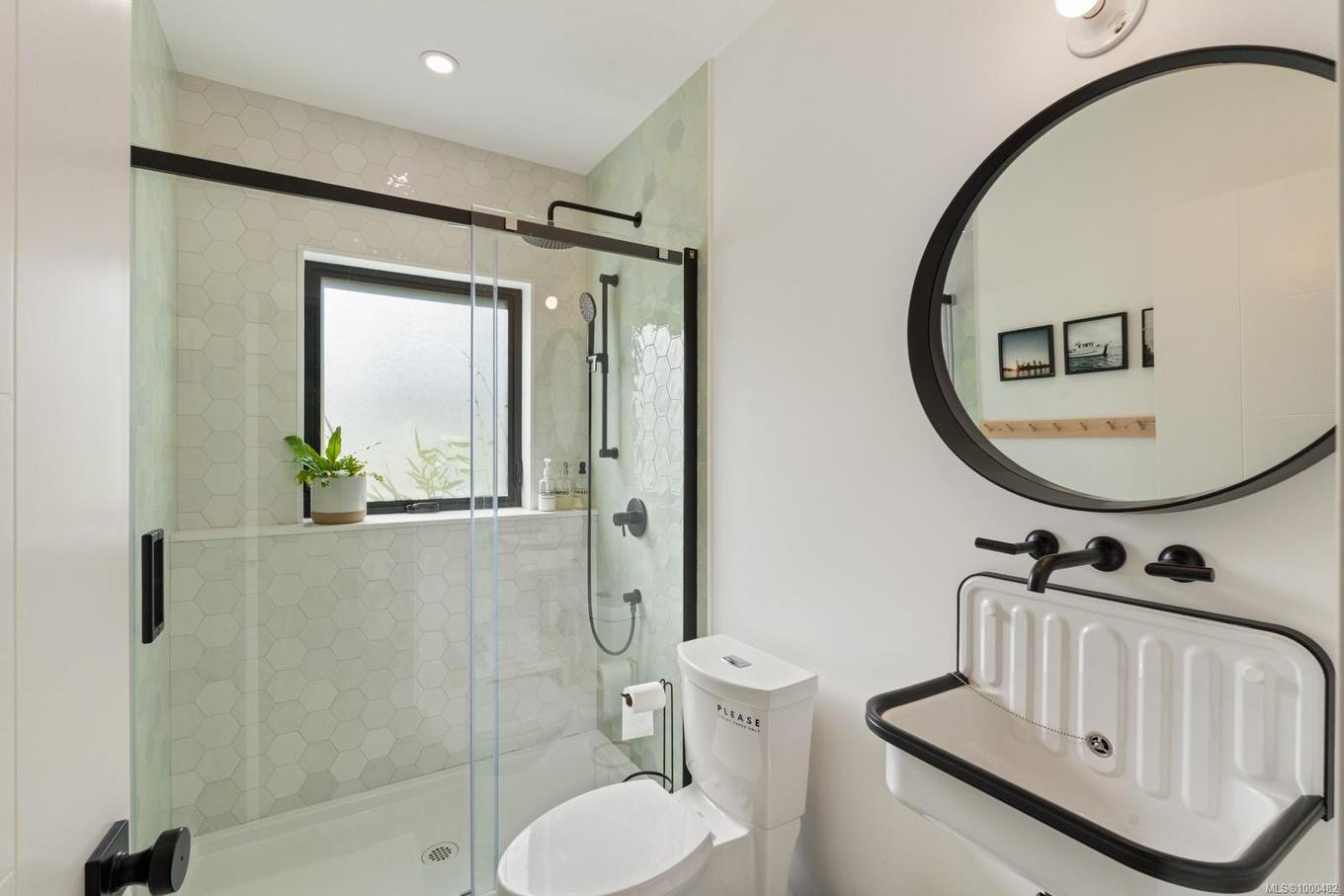 146 Menhinick Dr, Salt Spring, BC