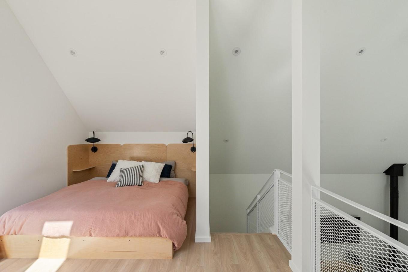 146 Menhinick Dr, Salt Spring, BC