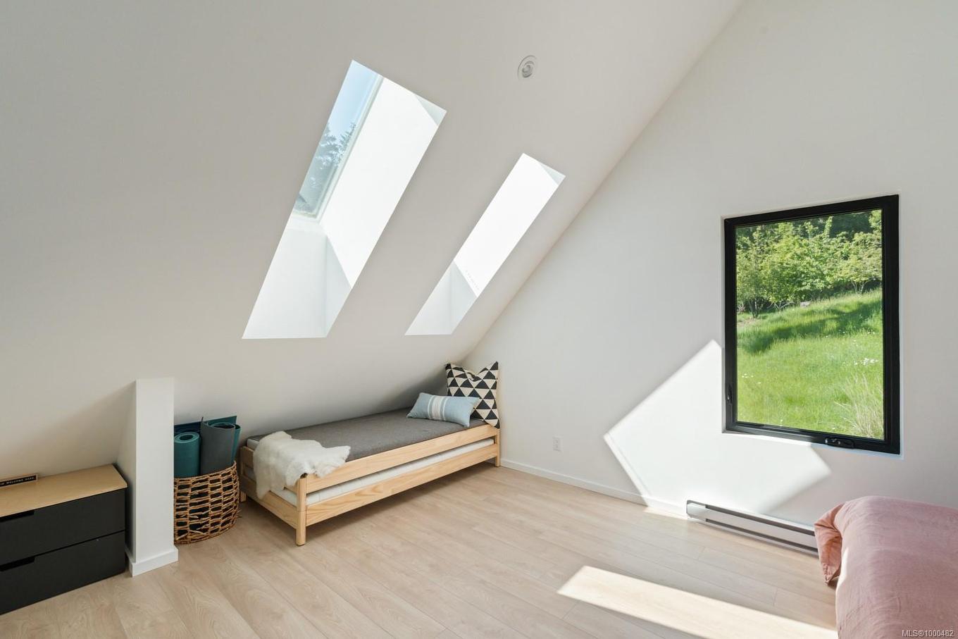 146 Menhinick Dr, Salt Spring, BC