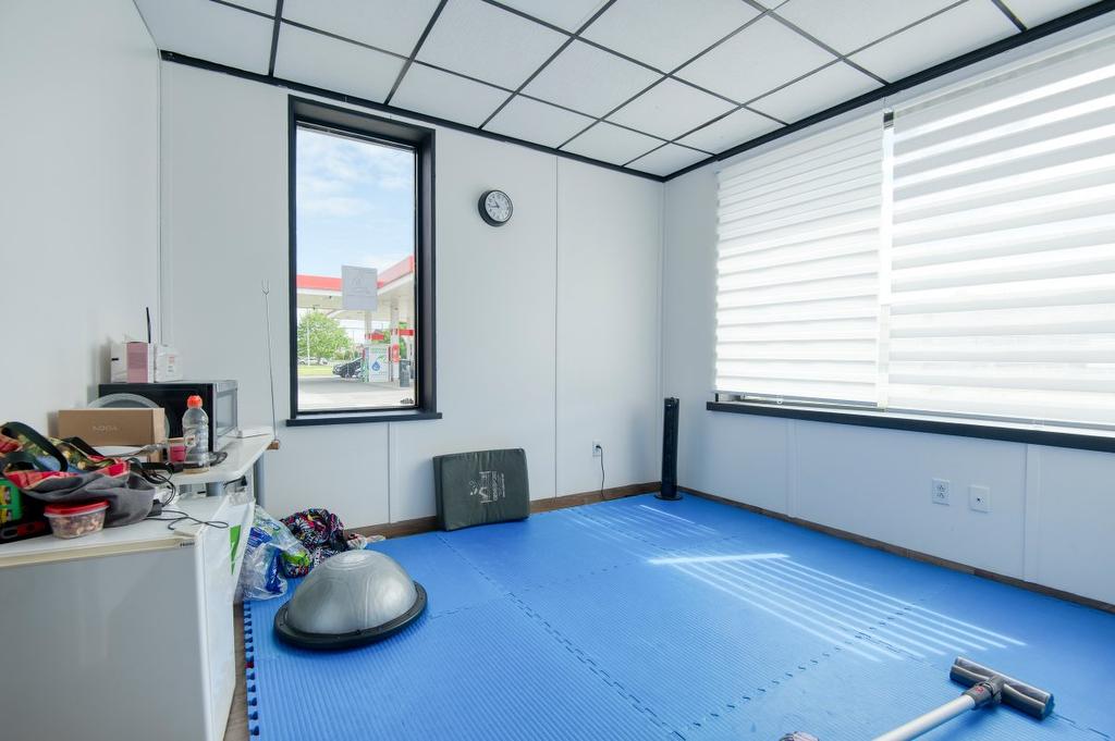 Commerce - 14 Rue Langlois, Granby, QC - Indoor Photo Showing Other Room