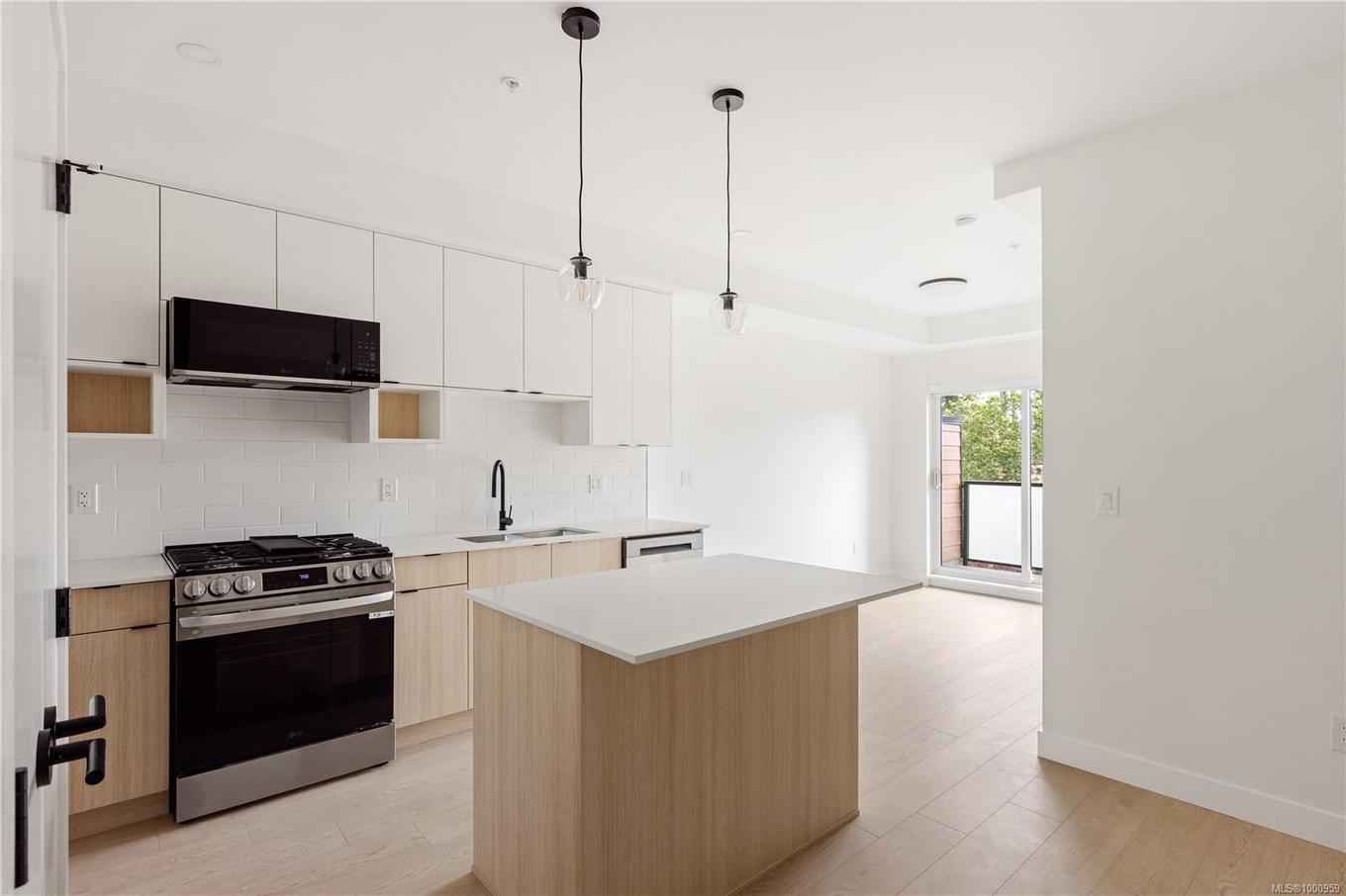 431-2629 Millstream Rd, Langford, BC - Indoor Photo Showing Kitchen With Upgraded Kitchen