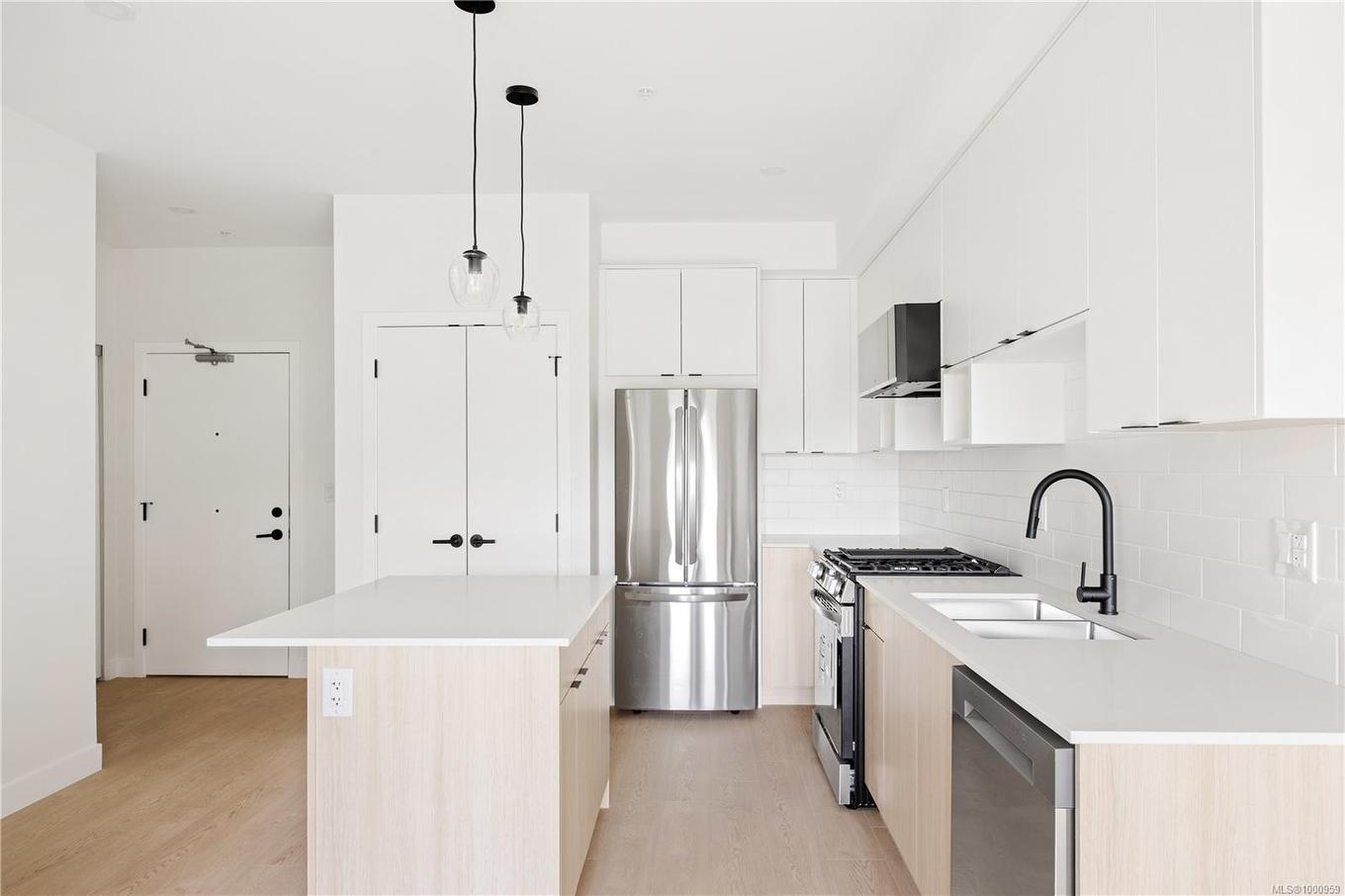 431-2629 Millstream Rd, Langford, BC - Indoor Photo Showing Kitchen With Stainless Steel Kitchen With Upgraded Kitchen