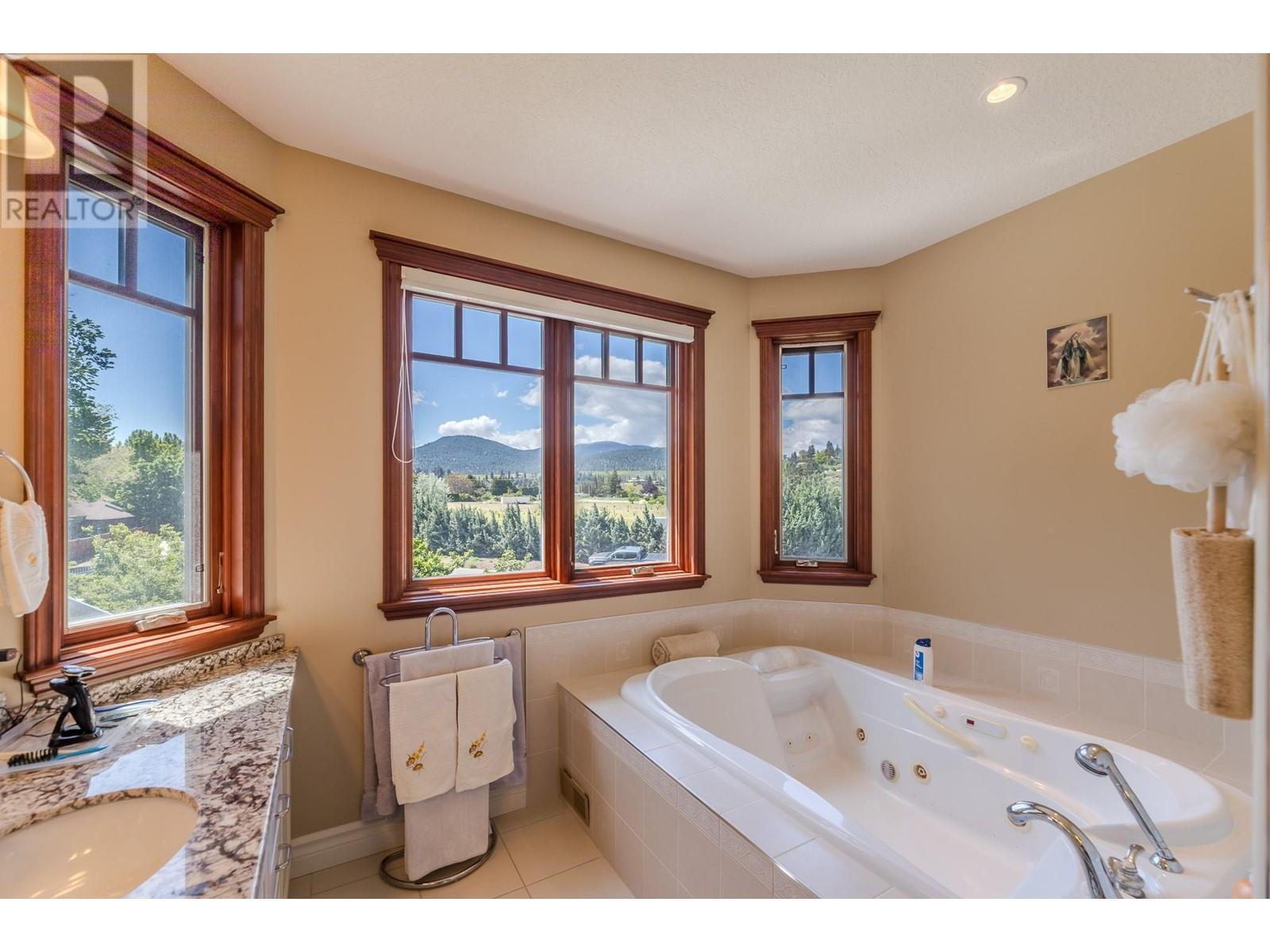 2350 Landry Crescent, Summerland, BC - Indoor Photo Showing Bathroom