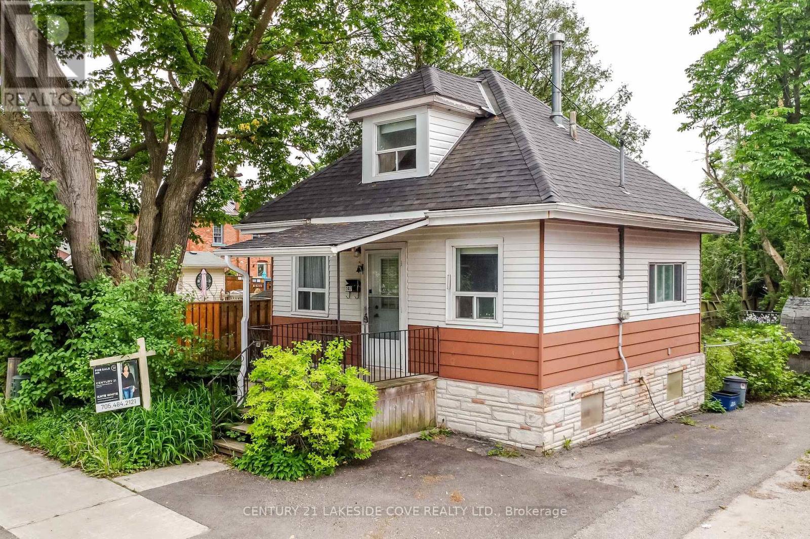 147 Dufferin Street, Orillia, ON - Outdoor