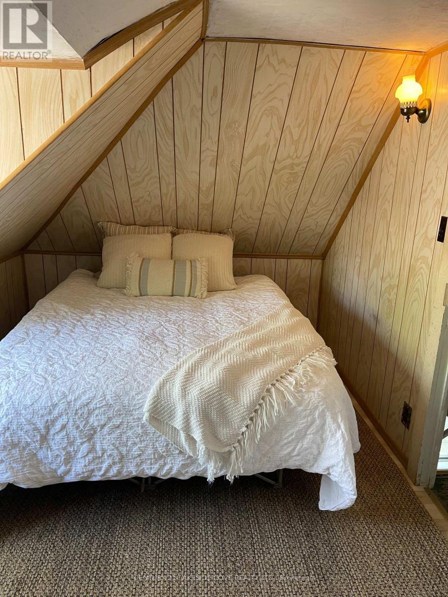 Upper Level Bedroom - 147 Dufferin Street, Orillia, ON - Indoor Photo Showing Bedroom