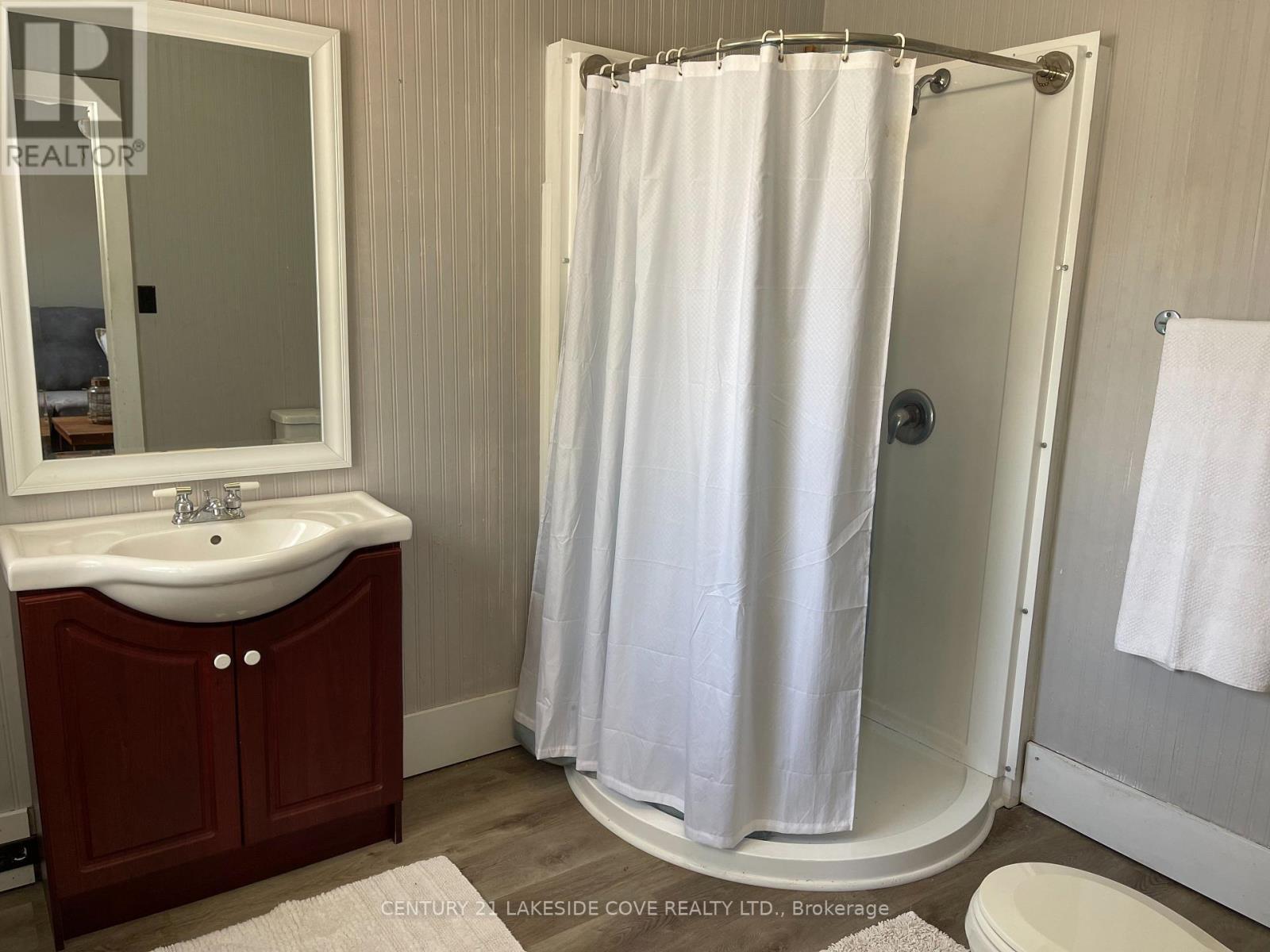 Main Floor 3pc - 147 Dufferin Street, Orillia, ON - Indoor Photo Showing Bathroom