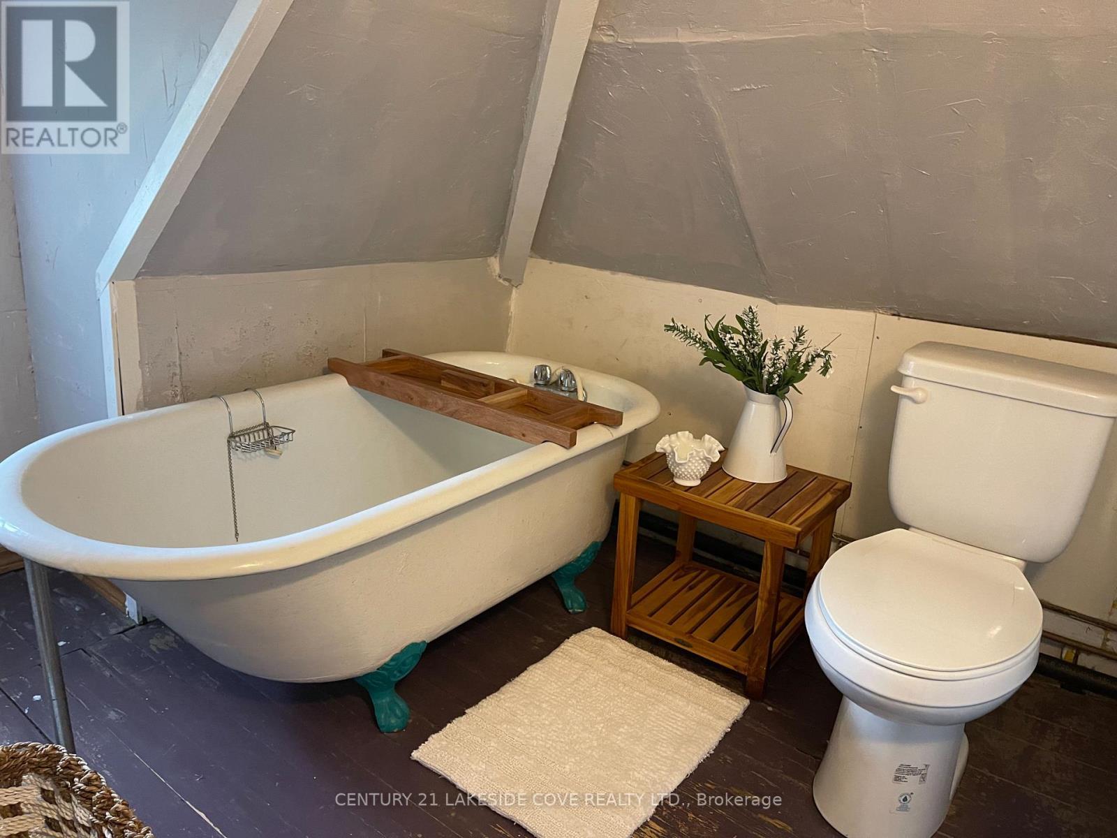 Upper Level Bathroom - 147 Dufferin Street, Orillia, ON - Indoor Photo Showing Bathroom
