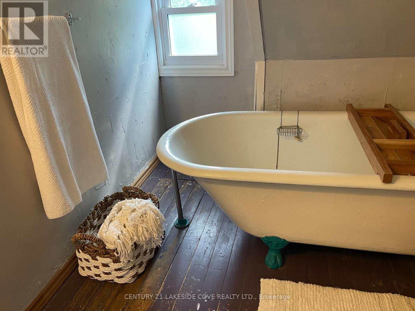 147 Dufferin Street, Orillia, ON - Indoor Photo Showing Bathroom