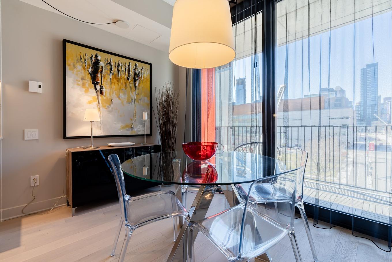 Salon - 513-1 Boul. De Maisonneuve O., Montréal (Ville-Marie), QC - Indoor