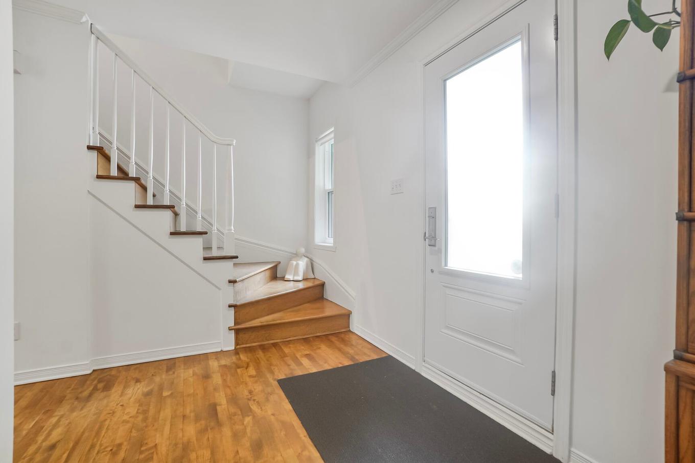 Hall d'entrée/Vestibule - 1245 Rue Laurent-Perreault, Chambly, QC - Indoor Photo Showing Other Room