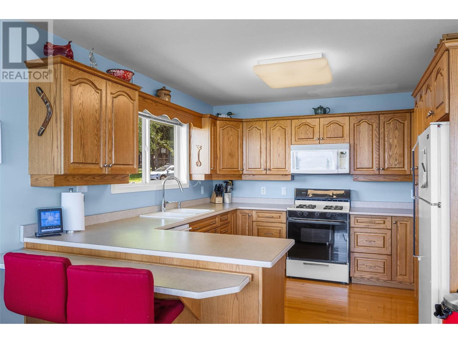 1837 Archibald Road Unit# 115, Blind Bay, BC - Indoor Photo Showing Kitchen