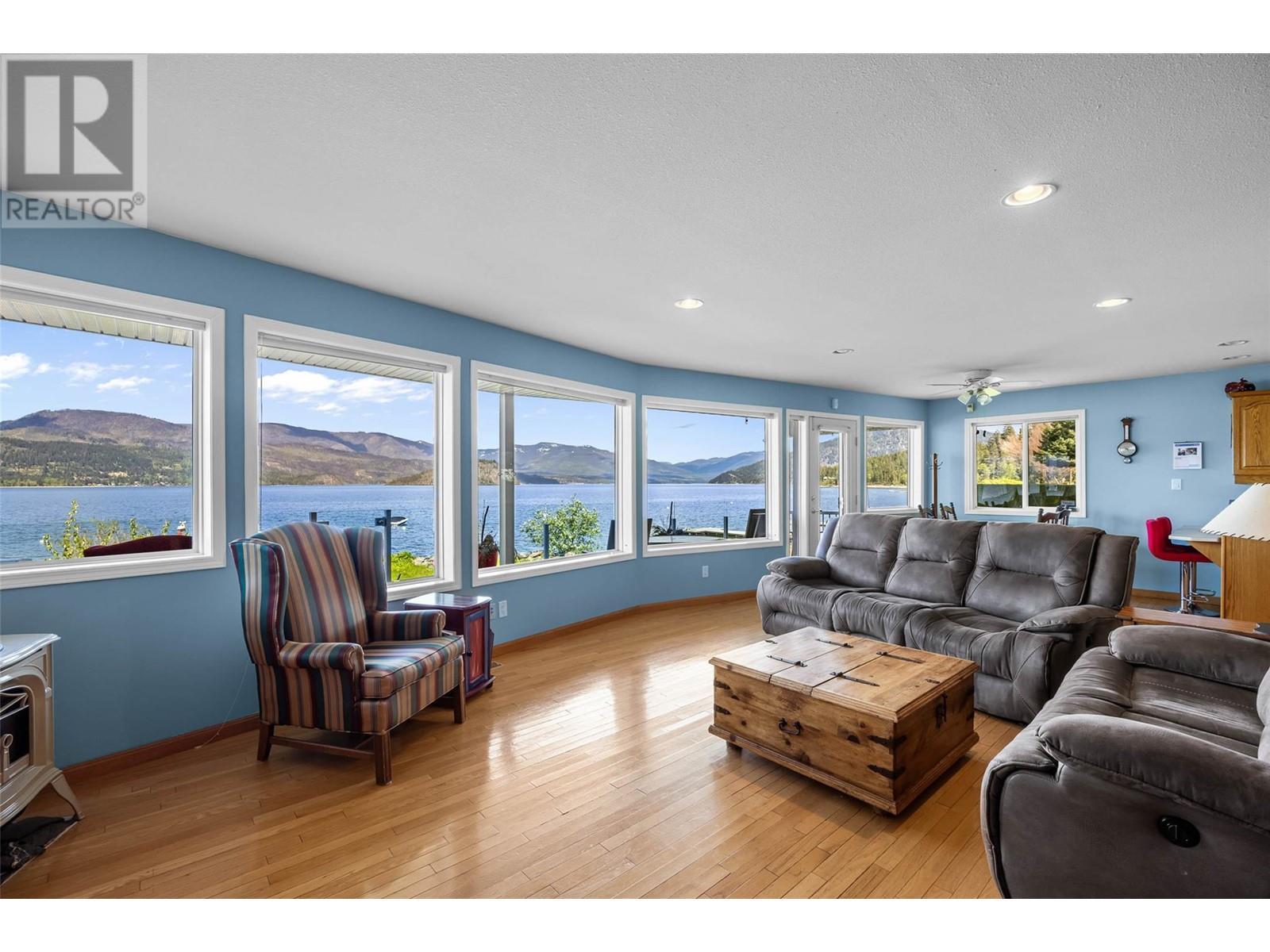 1837 Archibald Road Unit# 115, Blind Bay, BC - Indoor Photo Showing Living Room