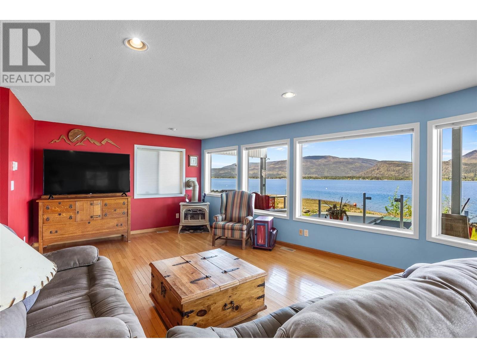 1837 Archibald Road Unit# 115, Blind Bay, BC - Indoor Photo Showing Living Room