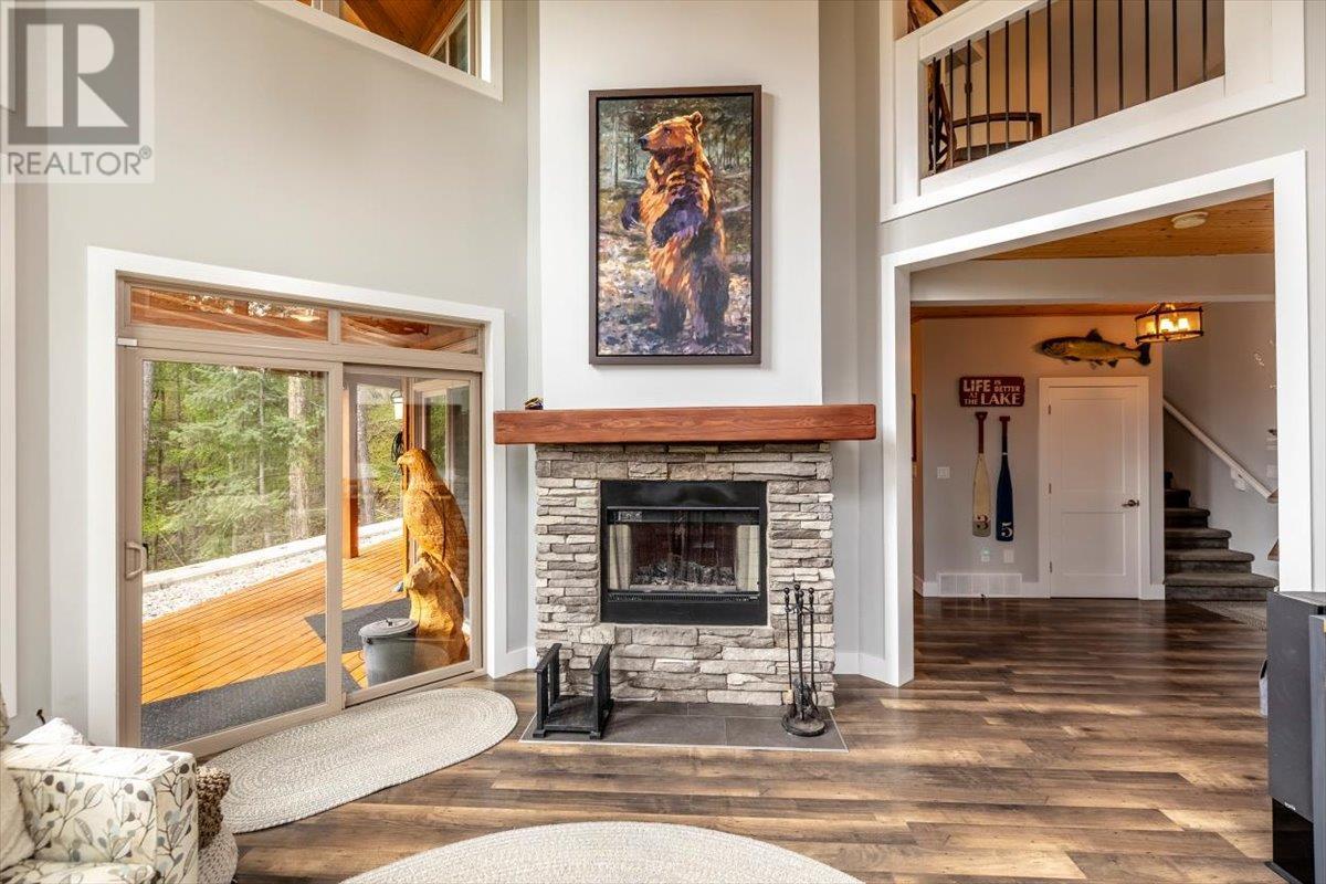 9942 Osprey Landing Drive, Wardner, BC - Indoor Photo Showing Living Room With Fireplace