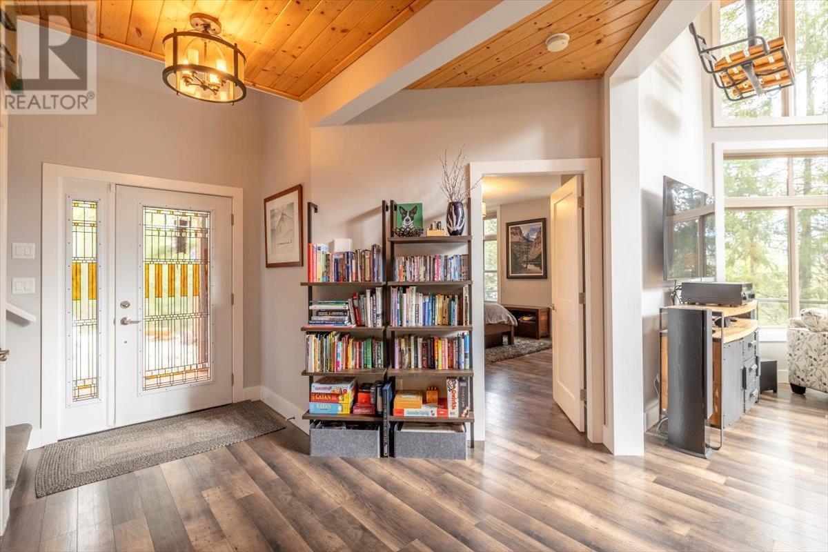 9942 Osprey Landing Drive, Wardner, BC - Indoor Photo Showing Other Room