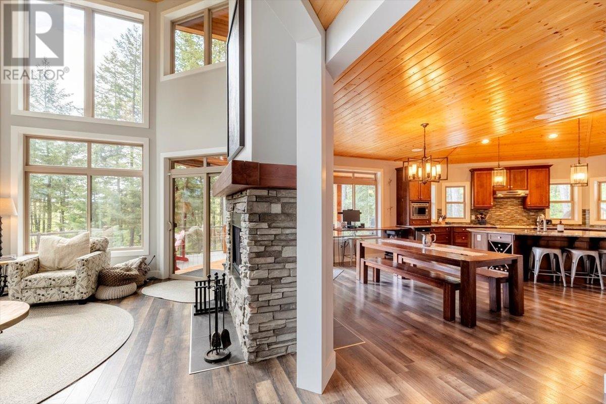 9942 Osprey Landing Drive, Wardner, BC - Indoor