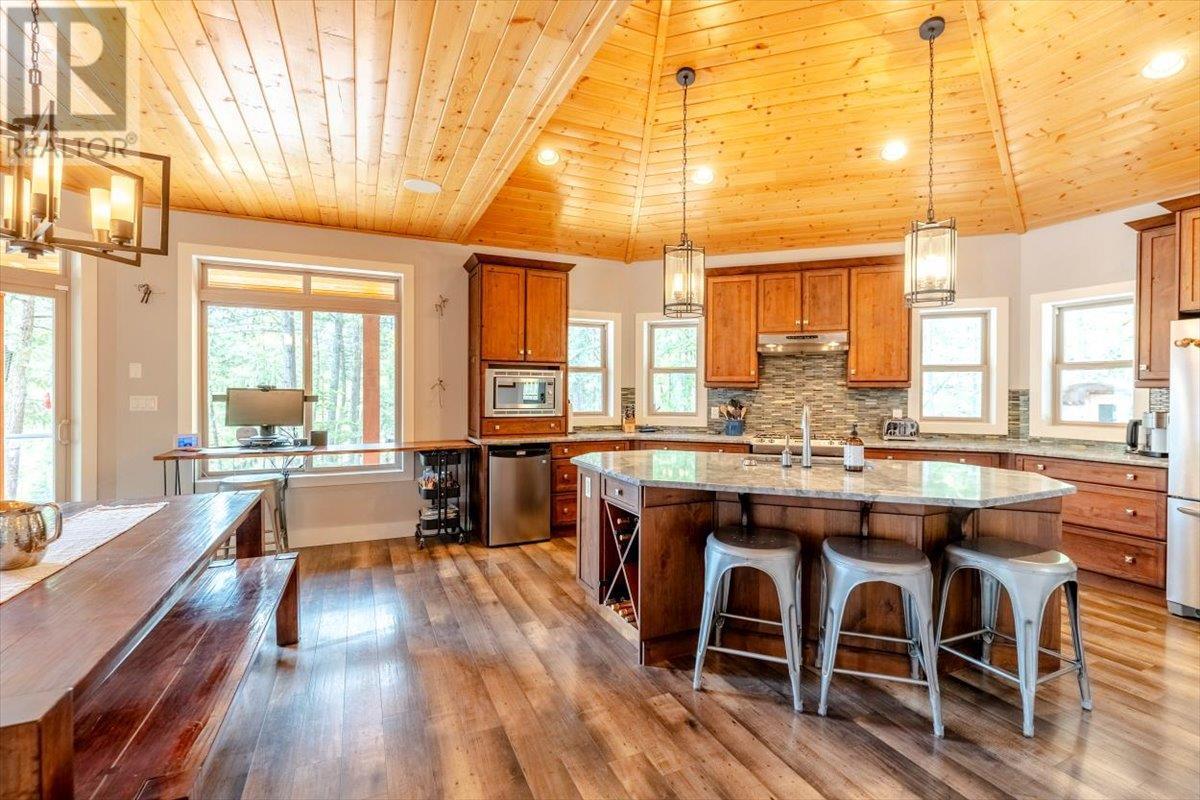 9942 Osprey Landing Drive, Wardner, BC - Indoor