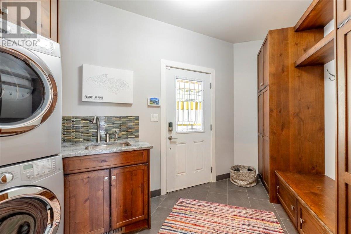 9942 Osprey Landing Drive, Wardner, BC - Indoor Photo Showing Laundry Room