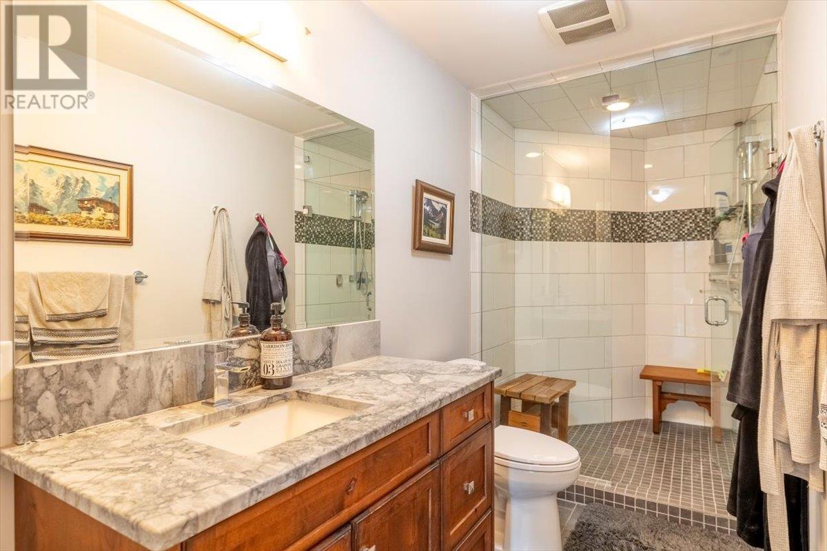 9942 Osprey Landing Drive, Wardner, BC - Indoor Photo Showing Bathroom