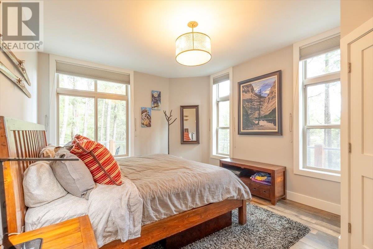 9942 Osprey Landing Drive, Wardner, BC - Indoor Photo Showing Bedroom