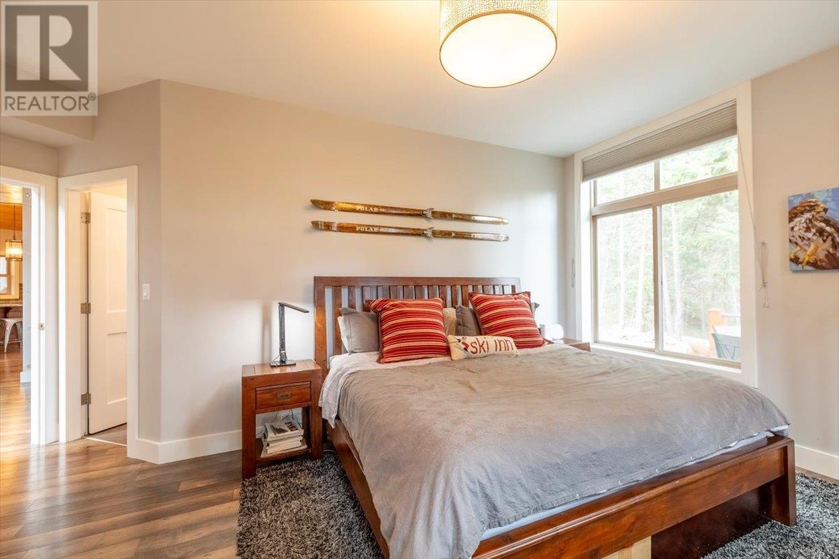 9942 Osprey Landing Drive, Wardner, BC - Indoor Photo Showing Bedroom