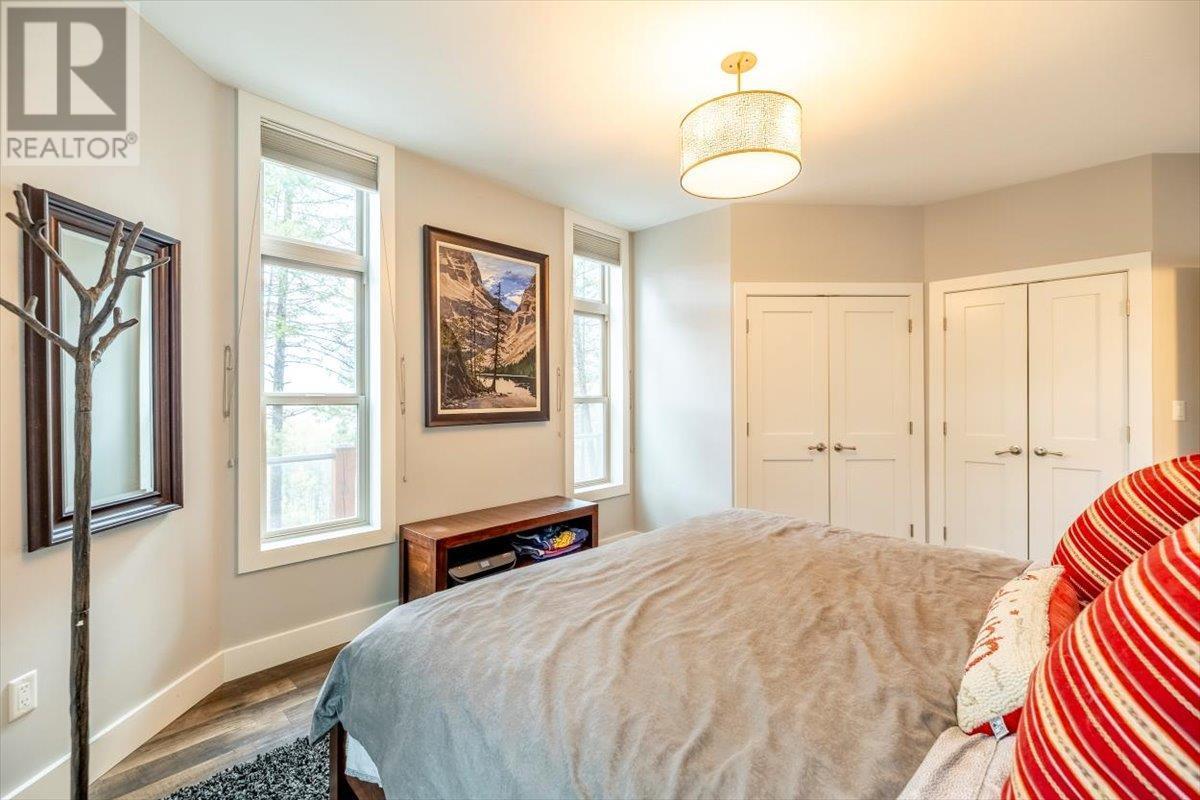 9942 Osprey Landing Drive, Wardner, BC - Indoor Photo Showing Bedroom
