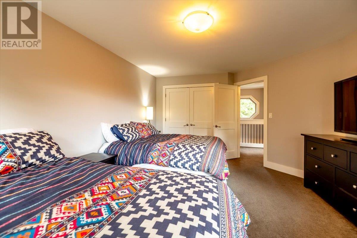 9942 Osprey Landing Drive, Wardner, BC - Indoor Photo Showing Bedroom