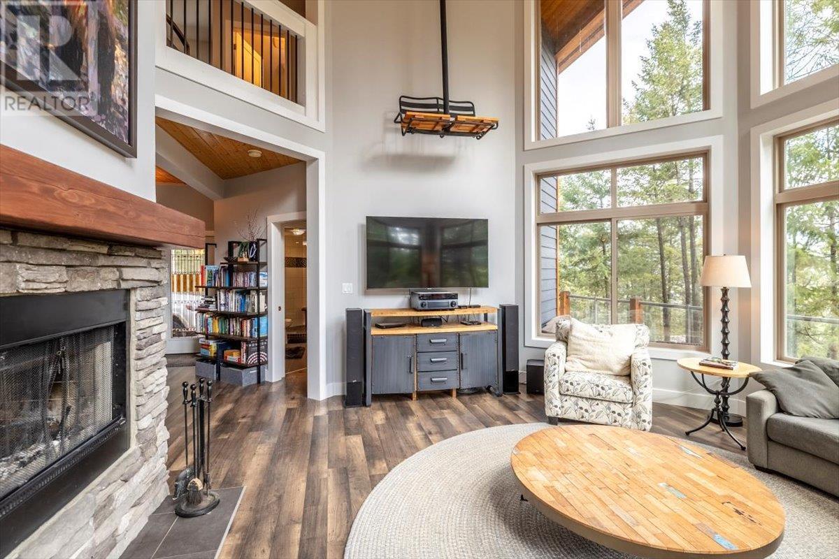 9942 Osprey Landing Drive, Wardner, BC - Indoor Photo Showing Living Room With Fireplace