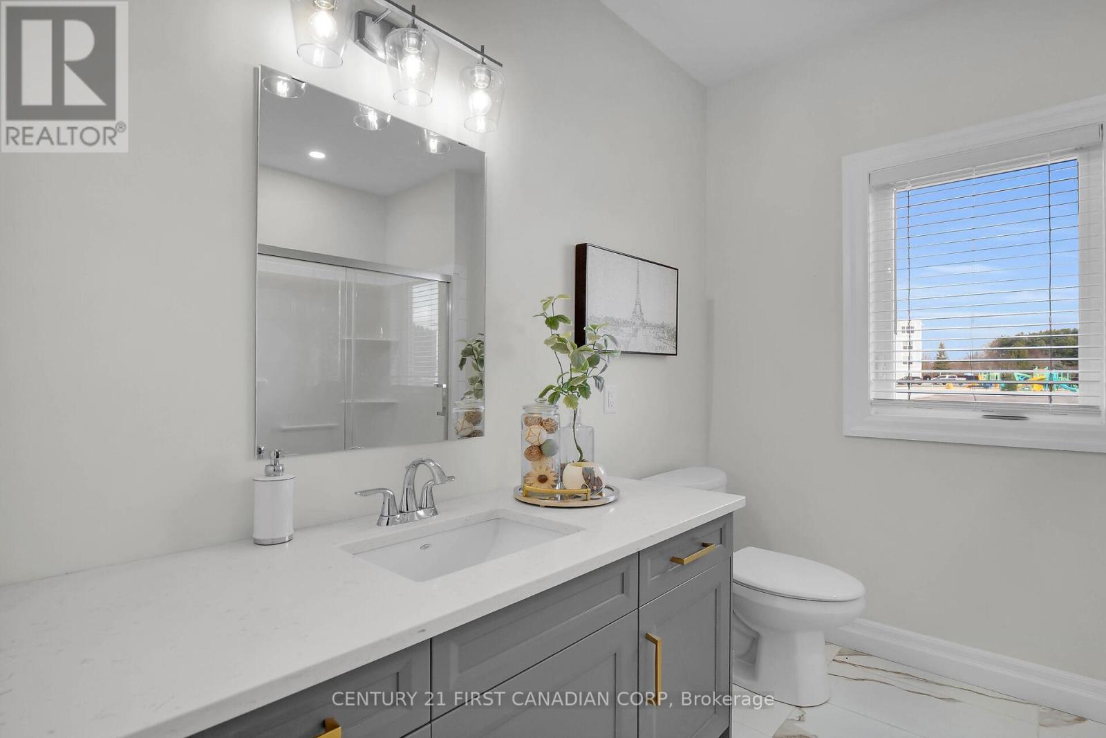 403 Breakwater Boulevard, Central Elgin (Port Stanley), ON - Indoor Photo Showing Bathroom
