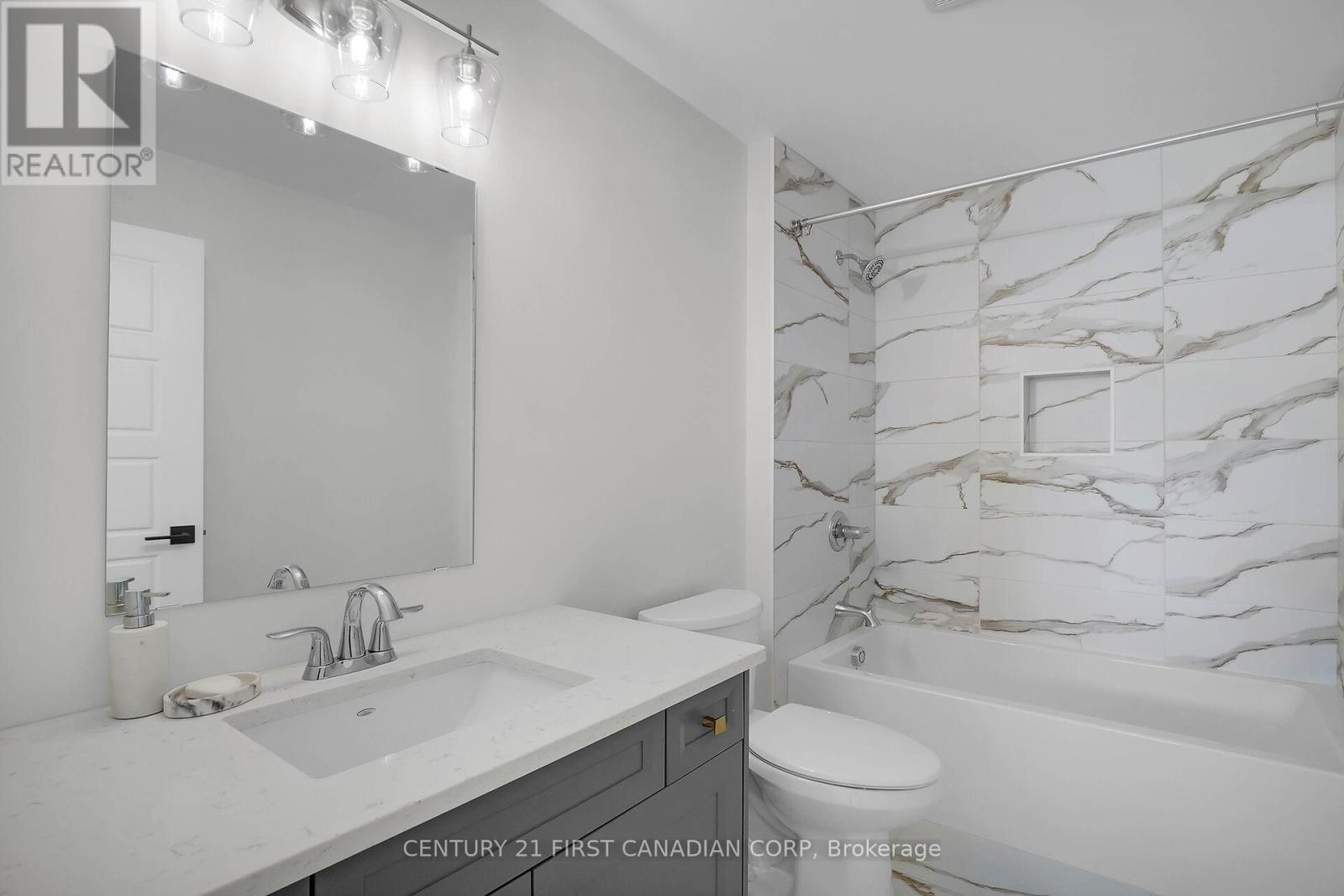 403 Breakwater Boulevard, Central Elgin (Port Stanley), ON - Indoor Photo Showing Bathroom
