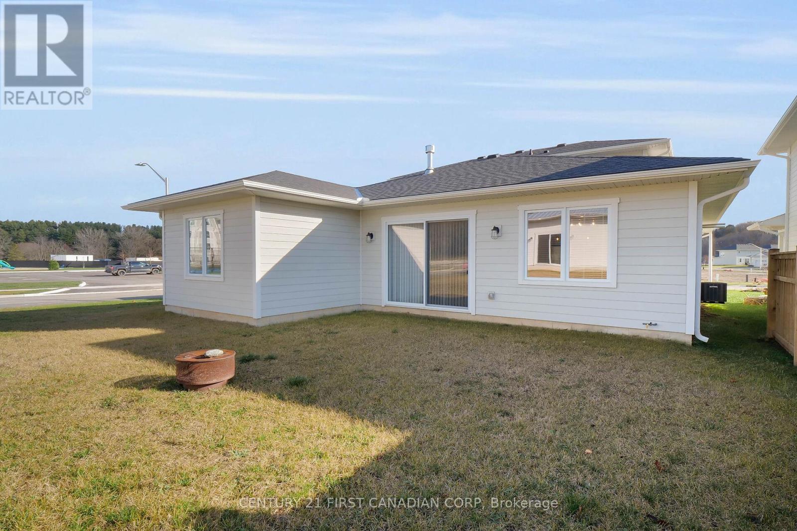 403 Breakwater Boulevard, Central Elgin (Port Stanley), ON - Outdoor