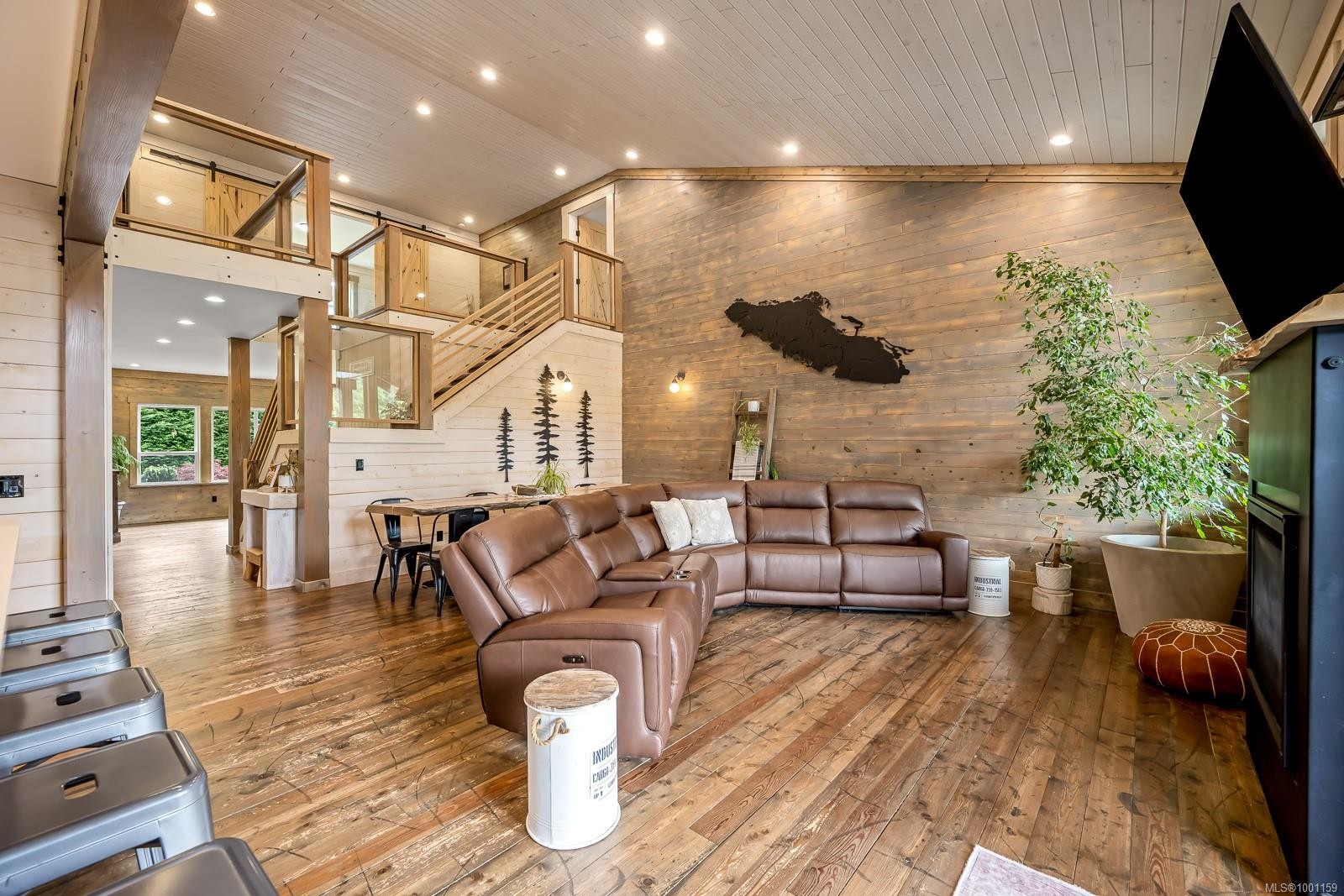 8899 Henderson Ave, Black Creek, BC